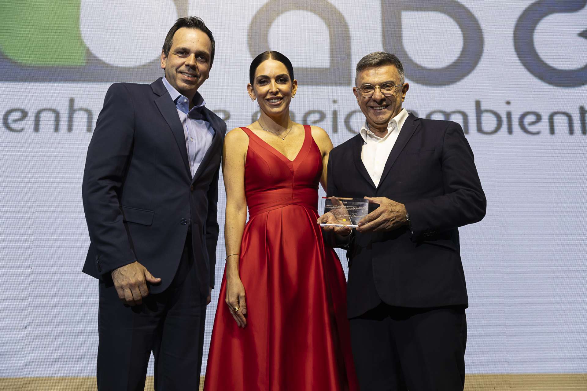 ABG é Reconhecida Como Uma das Lideranças na Reconstrução do Estado